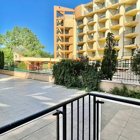 Sunny - Private Apartment